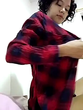 Yi Uzi online show from 06-27-26, 01:32
