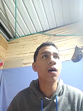 Snapshot of Emyli_Liamm chatting on 03-26-26, 09:04 Emyli Liamm online show from 03-26-26, 09:04