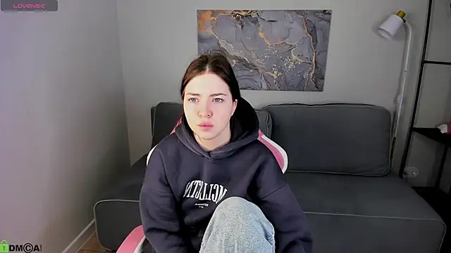 honey cherrry online show from 05-12-26, 01:14