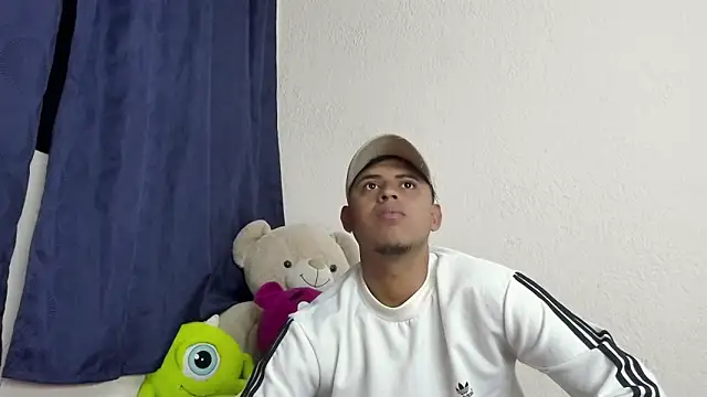 Snapshot of Zaym_Liam chatting on 03-28-26, 12:10 Zaym Liam online show from 03-28-26, 12:10