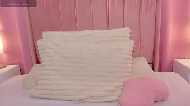 MoollyLove online show from 04-14-26, 12:11