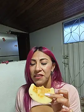 Snapshot of tatianabelli chatting on 07-18-26, 11:08 tatianabelli online show from 07-18-26, 11:08