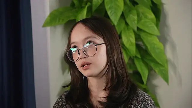 Snapshot of LinnRiechers chatting on 03-27-26, 04:51 LinnRiechers online show from 03-27-26, 04:51