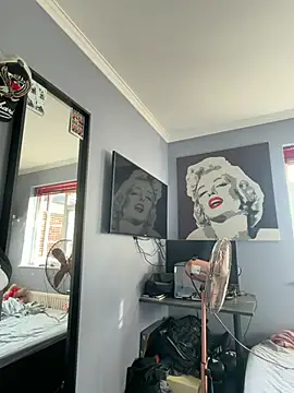 LolaSkyee online show from 07-08-26, 06:07