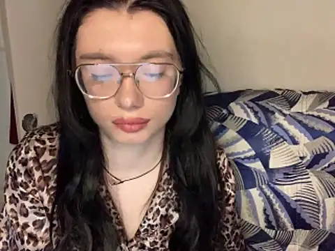 Snapshot of Baby-On-Fire chatting on 04-05-26, 06:27 Baby-On-Fire online show from 04-05-26, 06:27