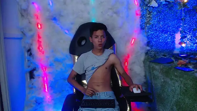 Snapshot of camilo_hott3 chatting on 03-26-26, 09:09 camilo hott3 online show from 03-26-26, 09:09