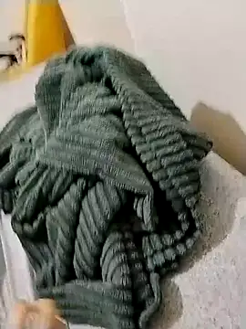 Snapshot of y2561 chatting on 04-01-26, 12:50 y2561 online show from 04-01-26, 12:50