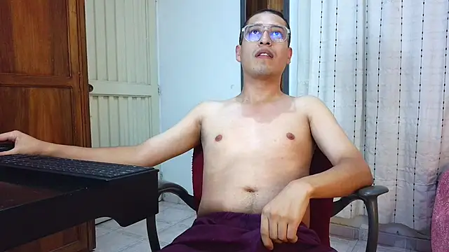 Eriick   E online show from 05-11-26, 01:33