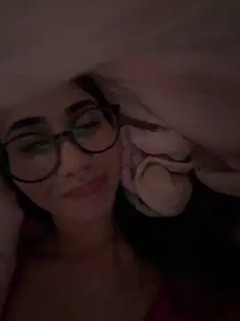 juliacosta online show from 05-06-26, 01:03