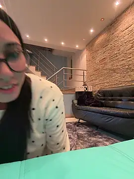 juliacosta online show from 05-20-26, 01:01