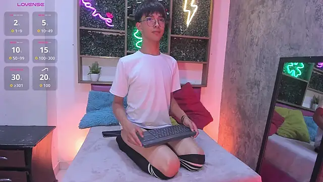 Snapshot of Eyden_Connor chatting on 06-02-26, 11:07 Eyden Connor online show from 06-02-26, 11:07