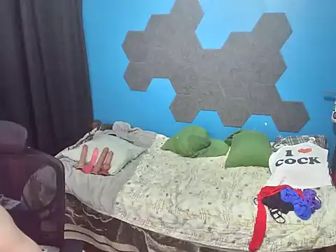 Snapshot of MachoPutito chatting on 10-10-25, 02:54 MachoPutito online show from 10-10-25, 02:54