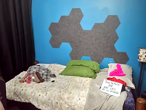 Snapshot of MachoPutito chatting on 12-18-25, 03:23 MachoPutito online show from 12-18-25, 03:23