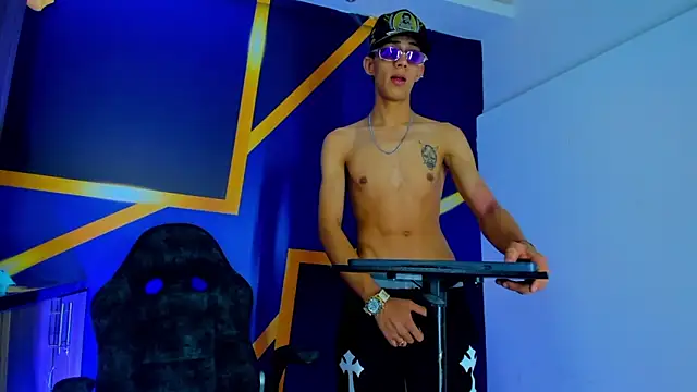 Snapshot of dante_brown_555 chatting on 04-01-26, 05:19 dante brown 555 online show from 04-01-26, 05:19