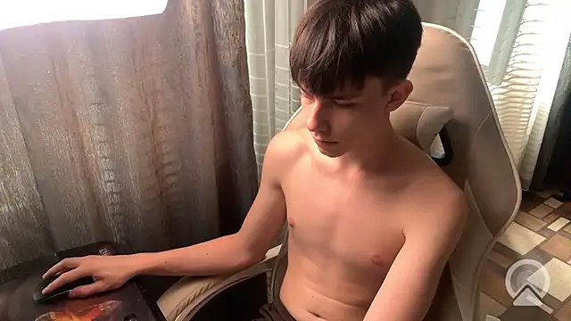 Snapshot of mason_silver chatting on 07-18-26, 08:40 mason silver online show from 07-18-26, 08:40