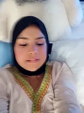 Snapshot of alia_asad chatting on 05-11-26, 04:04 alia asad online show from 05-11-26, 04:04