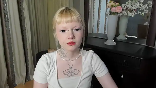 Snapshot of EIanorPuglia chatting on 03-29-26, 06:57 EIanorPuglia online show from 03-29-26, 06:57