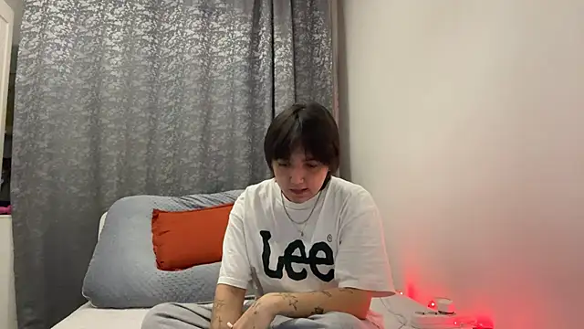 Snapshot of Malleq chatting on 03-31-26, 03:01 Malleq online show from 03-31-26, 03:01