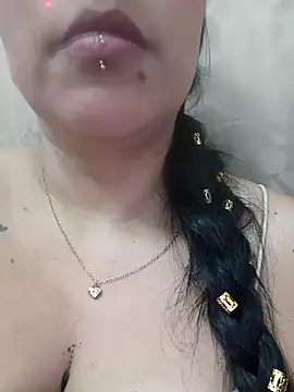 Snapshot of val_eria chatting on 04-19-26, 03:06 val eria online show from 04-19-26, 03:06