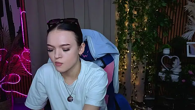 Snapshot of DoraMorgan chatting on 04-05-26, 02:47 DoraMorgan online show from 04-05-26, 02:47