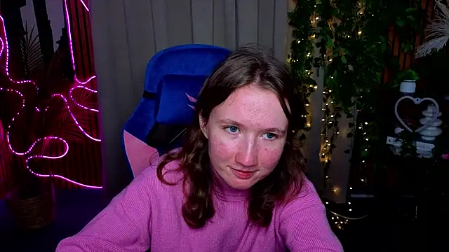 Snapshot of SarahWheeler chatting on 04-02-26, 05:10 SarahWheeler online show from 04-02-26, 05:10