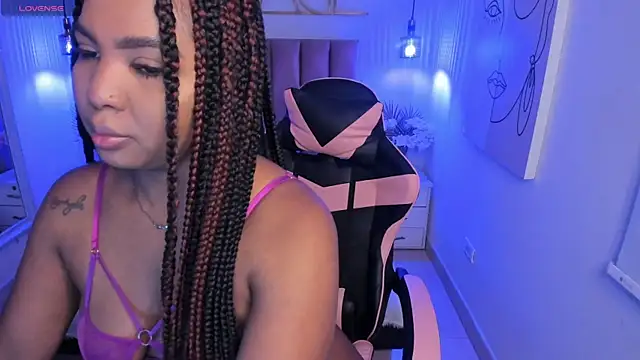 madisoncurt  online show from 06-19-26, 11:47