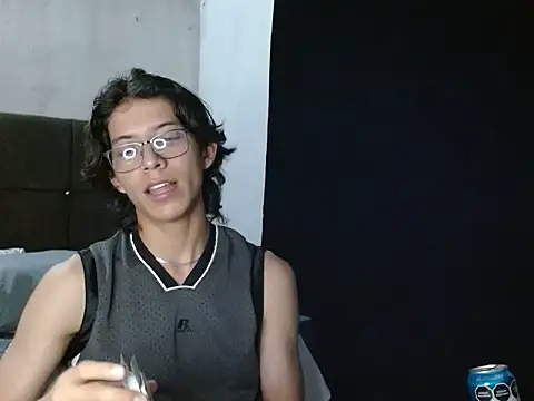 Snapshot of VazacGaming chatting on 04-22-26, 02:58 VazacGaming online show from 04-22-26, 02:58