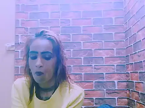 Snapshot of Alanadelray21 chatting on 04-05-26, 10:07 Alanadelray21 online show from 04-05-26, 10:07