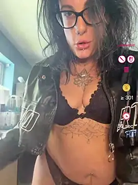 Snapshot of IvyBelleMilf chatting on 06-12-26, 12:15 IvyBelleMilf online show from 06-12-26, 12:15