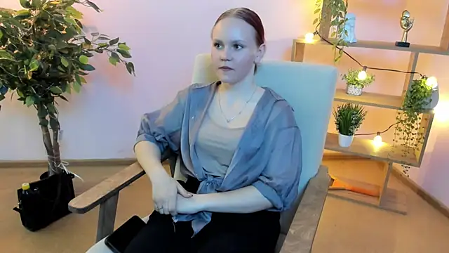 Snapshot of CharlaFenbert chatting on 03-29-26, 09:20 CharlaFenbert online show from 03-29-26, 09:20