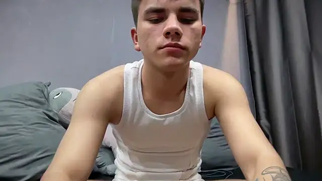 Snapshot of MaxWoolf chatting on 04-03-26, 02:26 MaxWoolf online show from 04-03-26, 02:26