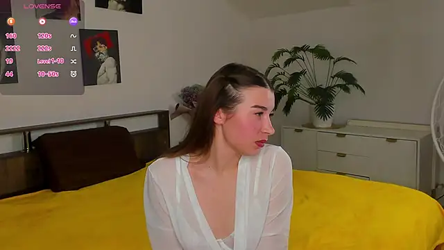 Snapshot of Nikki_Hearts_ chatting on 04-07-26, 06:30 Nikki Hearts online show from 04-07-26, 06:30