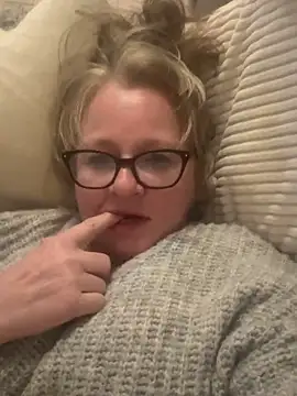 Snapshot of Tinchen_Milf chatting on 04-08-26, 07:47 Tinchen Milf online show from 04-08-26, 07:47