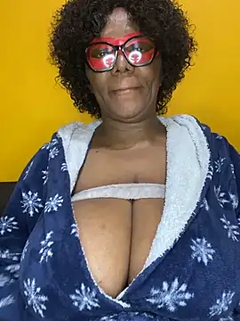Snapshot of BoobsQueeen chatting on 06-09-26, 02:56 BoobsQueeen online show from 06-09-26, 02:56