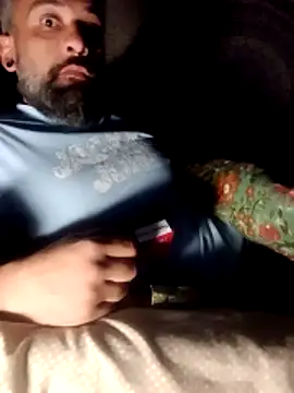 Snapshot of Rockandrola1986 chatting on 03-31-26, 02:57 Rockandrola1986 online show from 03-31-26, 02:57