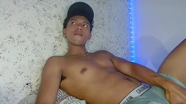 Snapshot of tonydesire_ chatting on 04-11-26, 08:13 tonydesire online show from 04-11-26, 08:13
