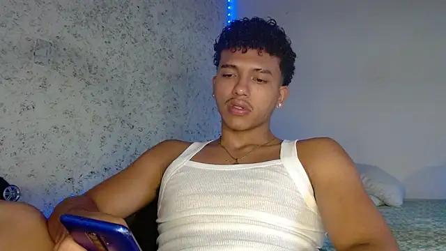 Snapshot of tonydesire_ chatting on 04-20-26, 07:59 tonydesire online show from 04-20-26, 07:59