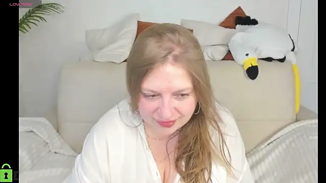 Snapshot of CleoXotie chatting on 06-15-26, 01:41 CleoXotie online show from 06-15-26, 01:41