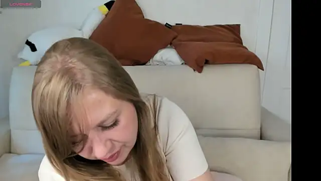 Snapshot of CleoXotie chatting on 06-27-26, 01:32 CleoXotie online show from 06-27-26, 01:32