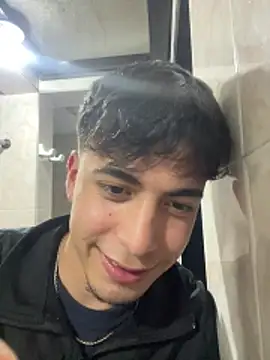 Snapshot of nico_herrera__ chatting on 06-10-26, 01:17 nico herrera online show from 06-10-26, 01:17