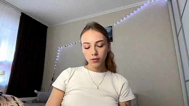 Snapshot of EvaMerci chatting on 03-30-26, 07:31 EvaMerci online show from 03-30-26, 07:31