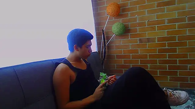 Snapshot of ethann2_ chatting on 04-01-26, 04:04 ethann2 online show from 04-01-26, 04:04