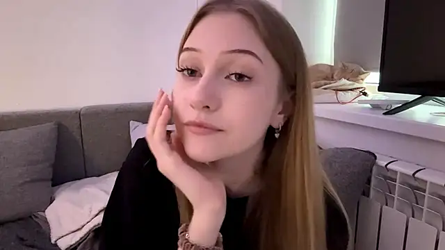 Snapshot of KatrineDrea chatting on 04-18-26, 03:38 KatrineDrea online show from 04-18-26, 03:38