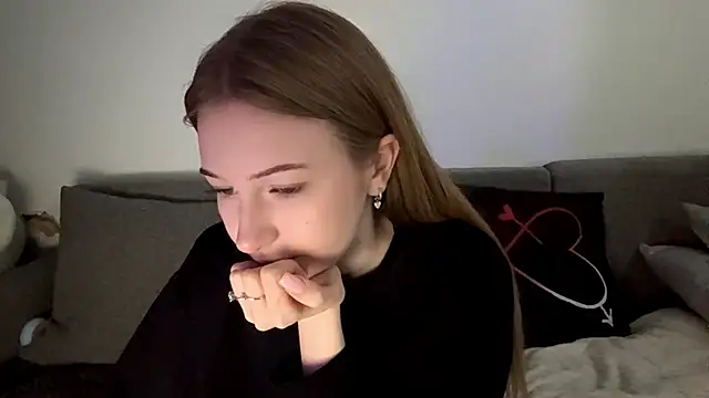 Snapshot of KatrineDrea chatting on 04-20-26, 03:15 KatrineDrea online show from 04-20-26, 03:15
