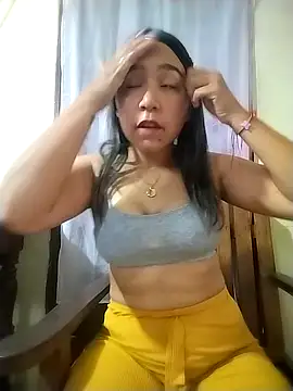 Snapshot of erikabella chatting on 04-05-26, 05:43 erikabella online show from 04-05-26, 05:43