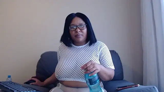 xxZoeyx online show from 01-18-26, 04:16