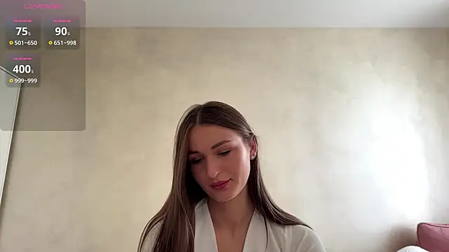 HallieHollo online show from 06-27-26, 12:10