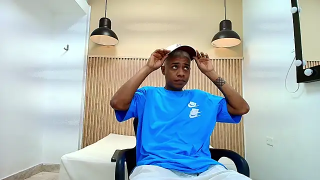 Snapshot of LUCA_TURNER chatting on 04-11-26, 04:17 LUCA TURNER online show from 04-11-26, 04:17