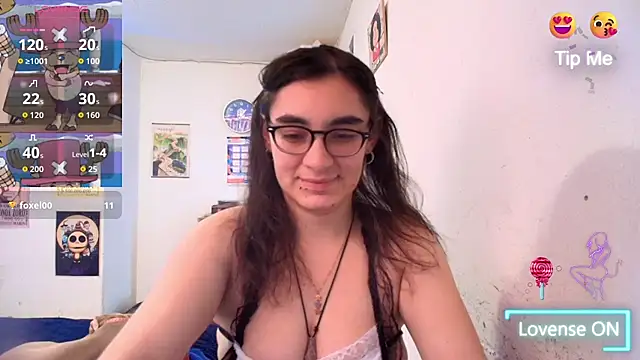 Snapshot of Ellaa_honey chatting on 06-15-26, 06:21 Ellaa honey online show from 06-15-26, 06:21