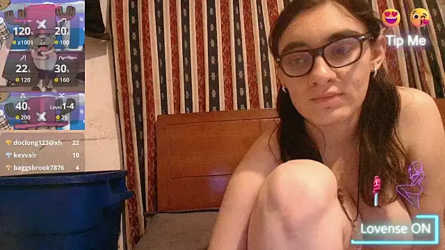 Snapshot of Ellaa_honey chatting on 06-28-26, 03:34 Ellaa honey online show from 06-28-26, 03:34